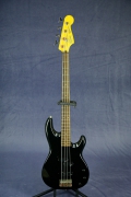     <br>Squier Precision Bass