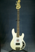     <br>MUSIC MAN sting ray  