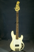     <br>MUSIC MAN Stingray USA  