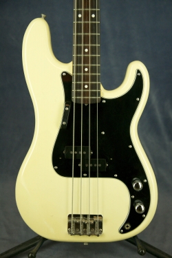 Fender PB-71 White