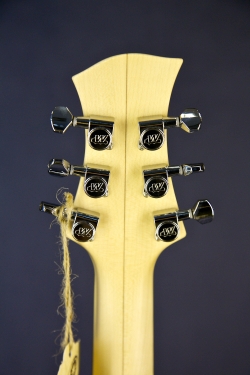 Universum Guitars Maria