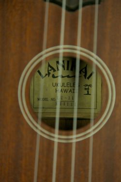 Lanikai LU-11 ukulele