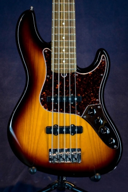 Fender AM Deluxe Jazz Bass-5