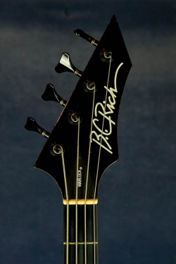 B.C.Rich Warlock Bass