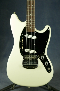 Fender Mustang Japan w. Dimarzio rails