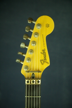 Fender Stratocaster STR-75