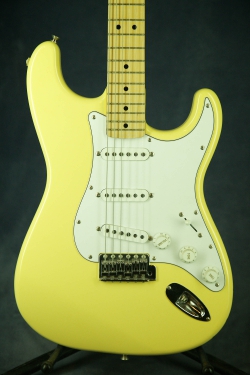  Fender Stratocaster ST-72