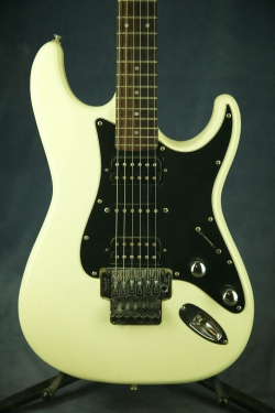 Fender Stratocaster STR-75