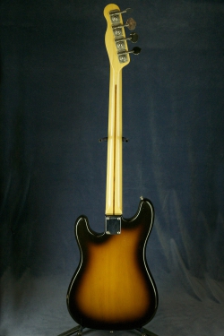 SQUIER Bullet bass